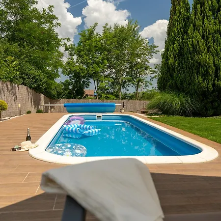 Esprit Apartmanhaz Szajol